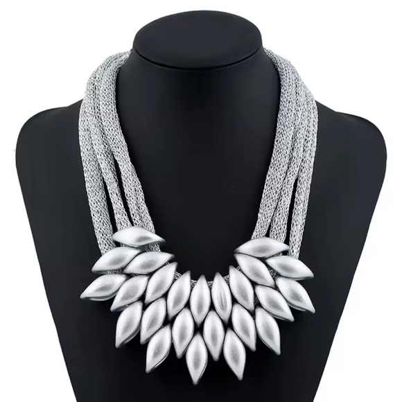 Josiane - Silver Hand Braided Retro Statement Necklace. 2025 Trends - Picture 3 of 5